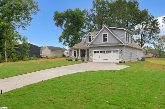 172 Stewart Lake Road, Pelzer, SC 29669