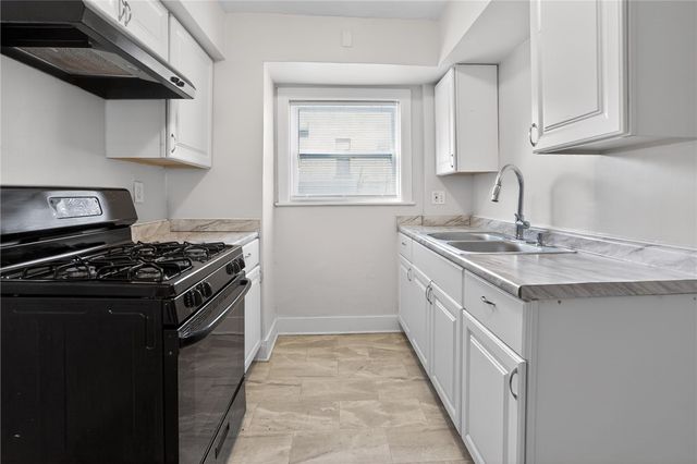 1417 Evanston St, Sheraden, PA 15204