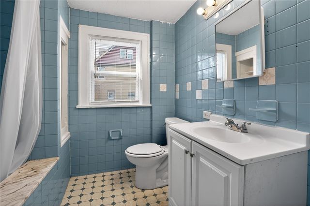 1417 Evanston St, Sheraden, PA 15204