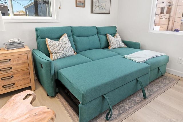 725 Kingston Court, San Diego, CA 92109