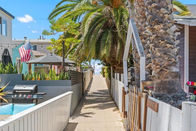 725 Kingston Court, San Diego, CA 92109