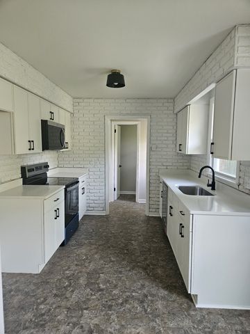 258 Indian Lake Rd, Hendersonville, TN 37075