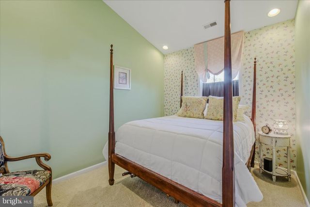 100 DARDEN CT, Martinsburg, WV 25403
