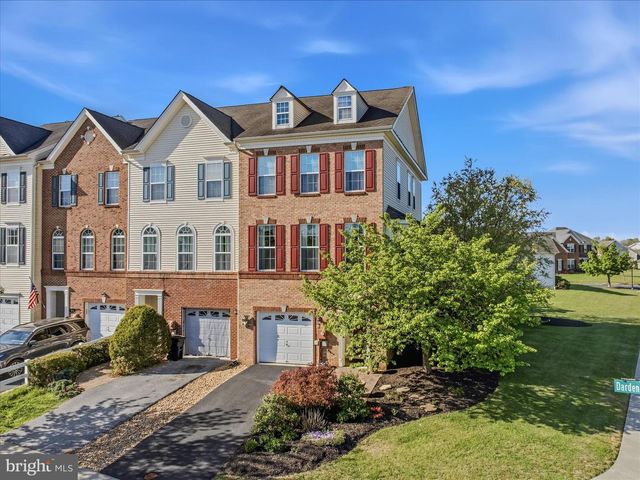 100 DARDEN CT, Martinsburg, WV 25403