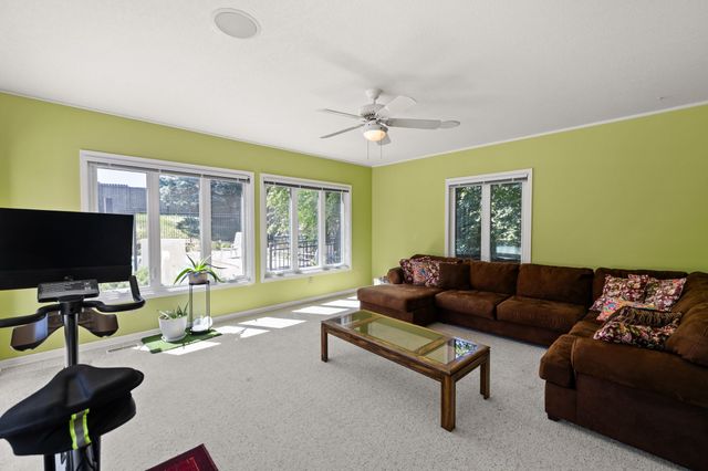 8620 Horton Circle, Urbandale, IA 50322