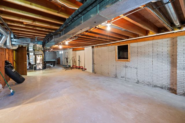 8620 Horton Circle, Urbandale, IA 50322