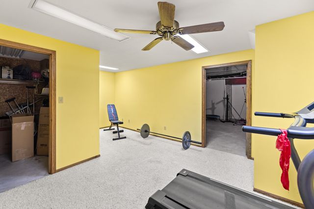 8620 Horton Circle, Urbandale, IA 50322