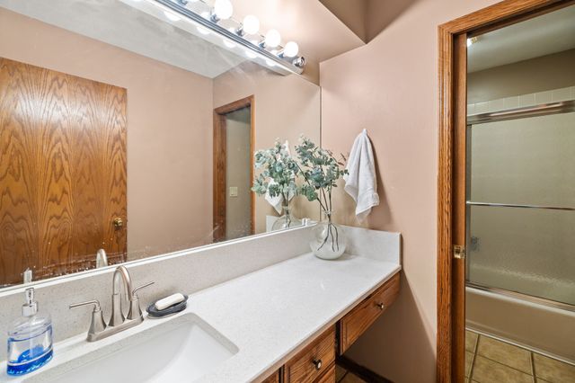 8620 Horton Circle, Urbandale, IA 50322