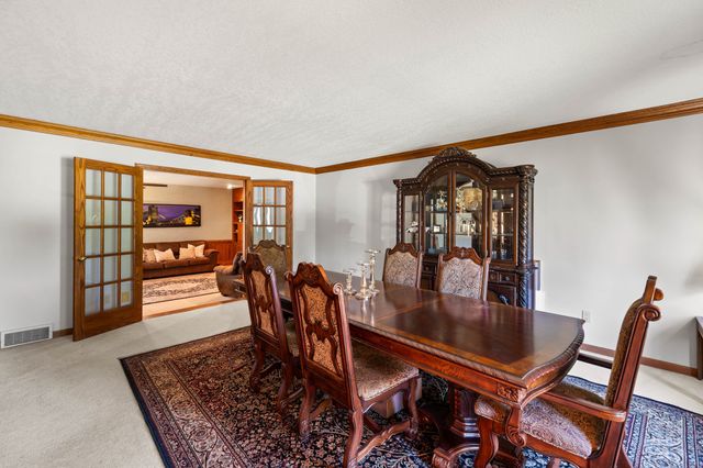 8620 Horton Circle, Urbandale, IA 50322