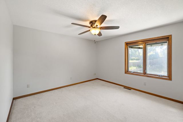 8620 Horton Circle, Urbandale, IA 50322