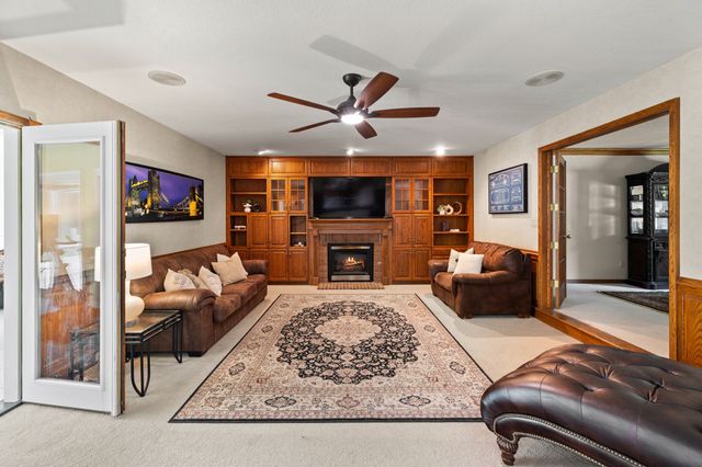8620 Horton Circle, Urbandale, IA 50322