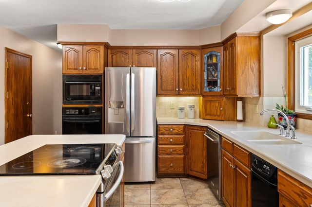 8620 Horton Circle, Urbandale, IA 50322