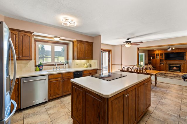 8620 Horton Circle, Urbandale, IA 50322