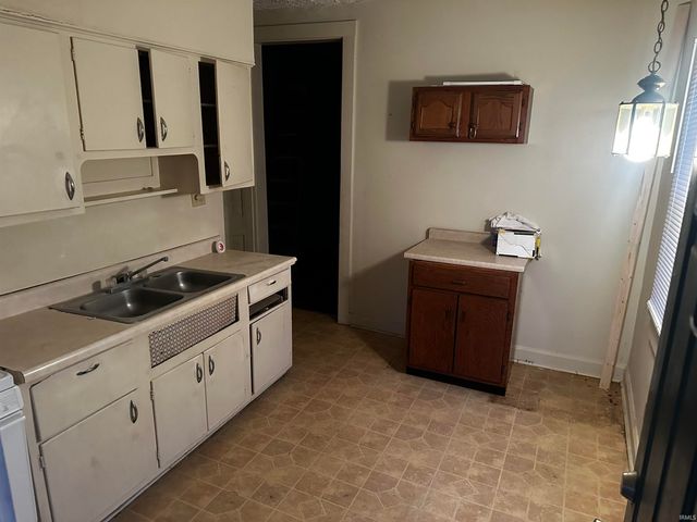 429 W Charles Street, Muncie, IN 47305