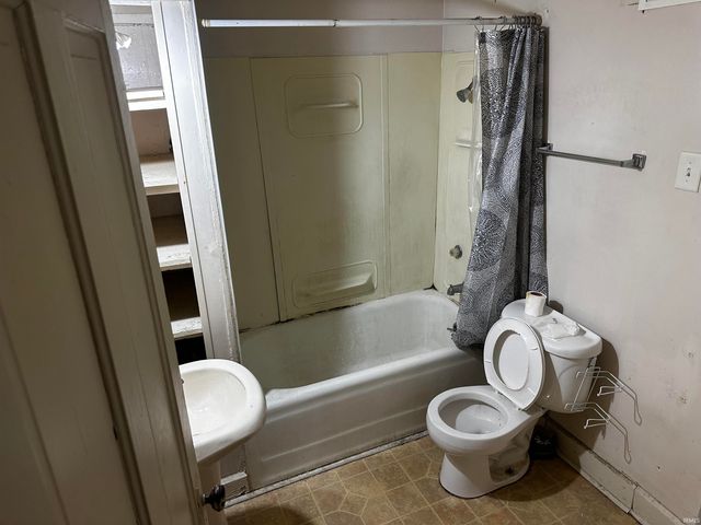 429 W Charles Street, Muncie, IN 47305