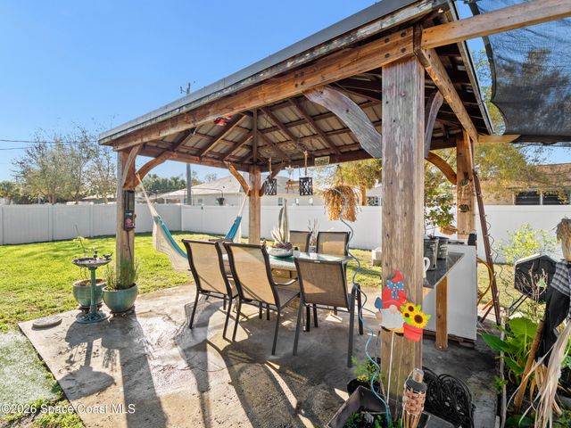 526 Hancock Street SW, Palm Bay, FL 32908