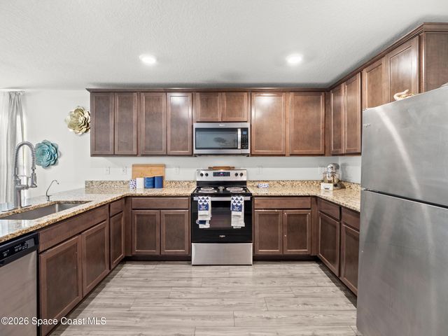 526 Hancock Street SW, Palm Bay, FL 32908