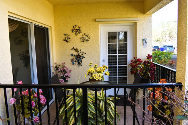 142 SW Peacock Blvd Apt 22-101 St, Port St Lucie, FL 34986