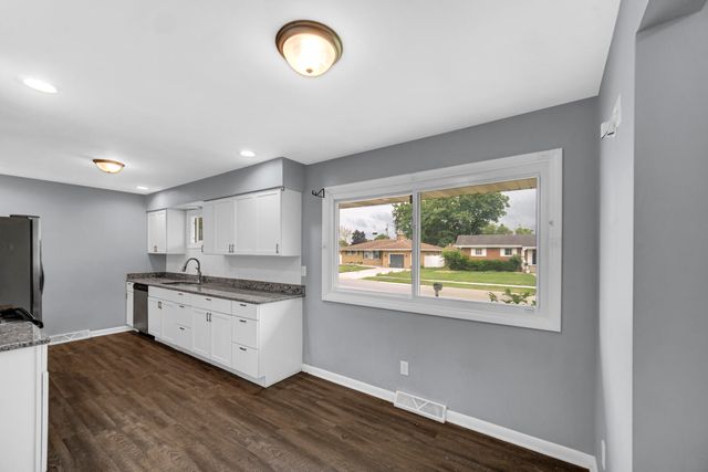 5309 Pierce Street, Merrillville, IN 46410