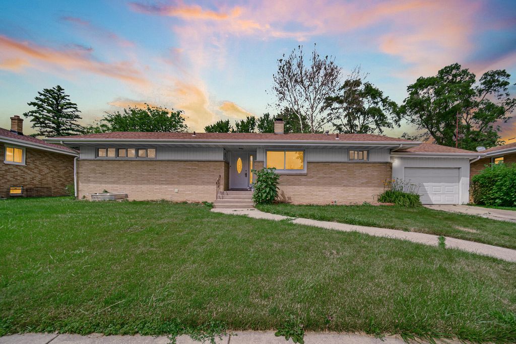 5309 Pierce Street, Merrillville, IN 46410