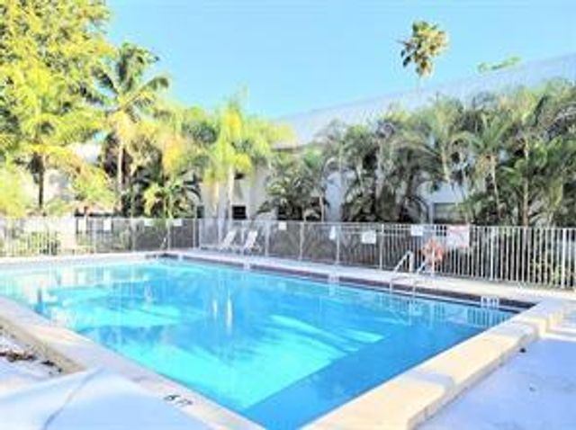 17255 SW 95th Avenue 208, Palmetto Bay, FL 33157