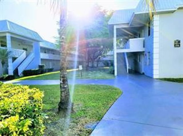 17255 SW 95th Avenue 208, Palmetto Bay, FL 33157