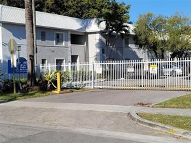 17255 SW 95th Avenue 208, Palmetto Bay, FL 33157