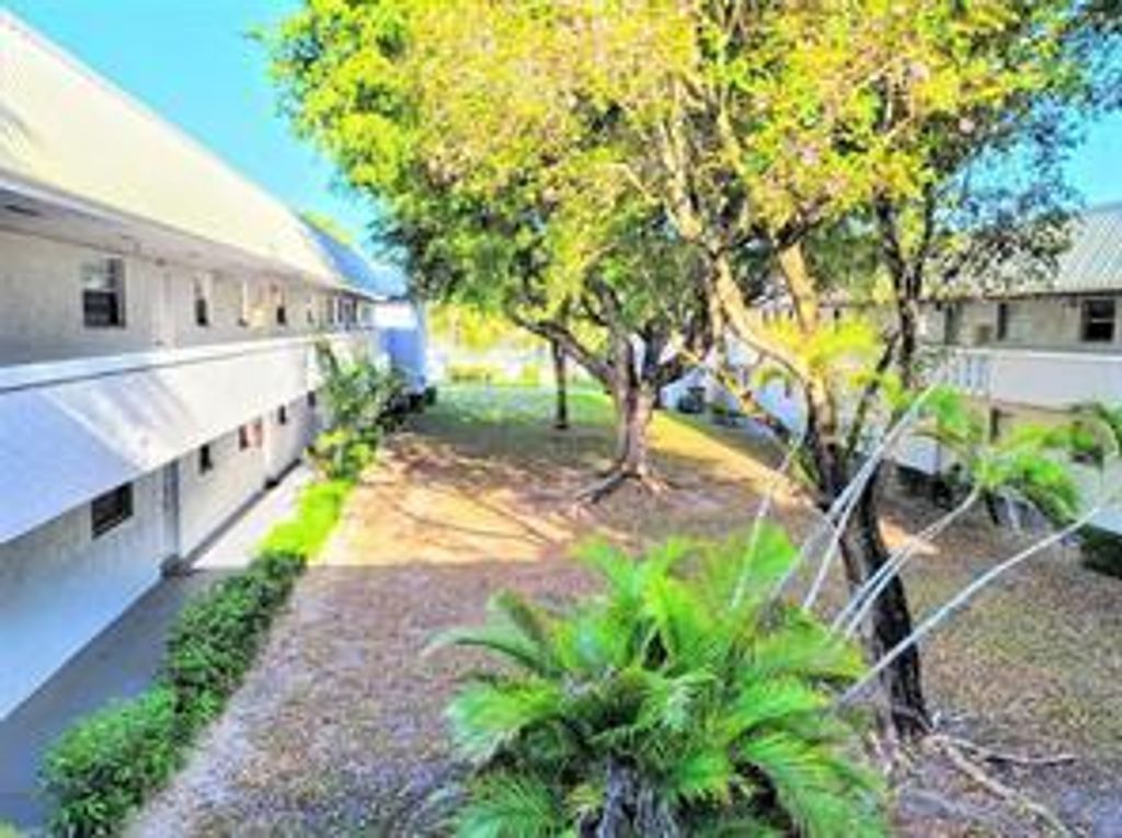 17255 SW 95th Avenue 208, Palmetto Bay, FL 33157