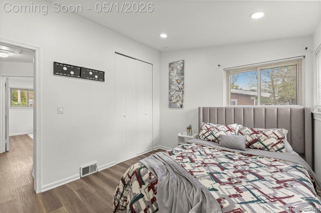 7370 Amboy Street, Dearborn Heights, MI 48127