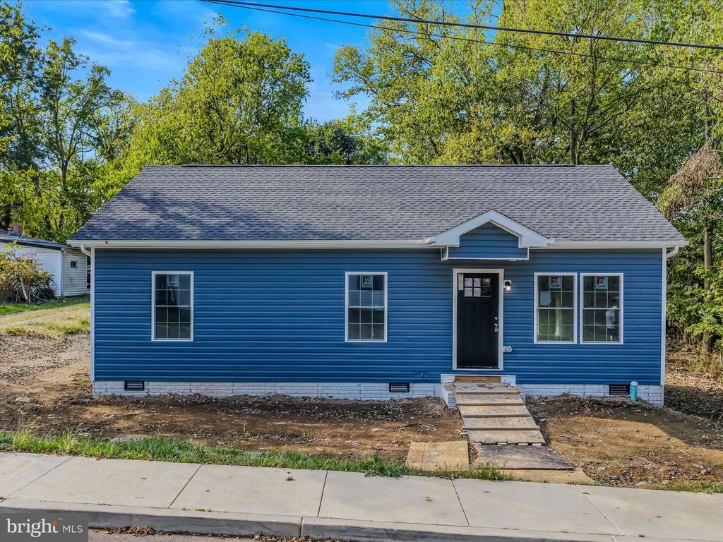 703 BOSTON ST, Martinsburg, WV 25401