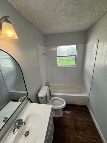 1311 E Inwood Drive, Arlington, TX 76010