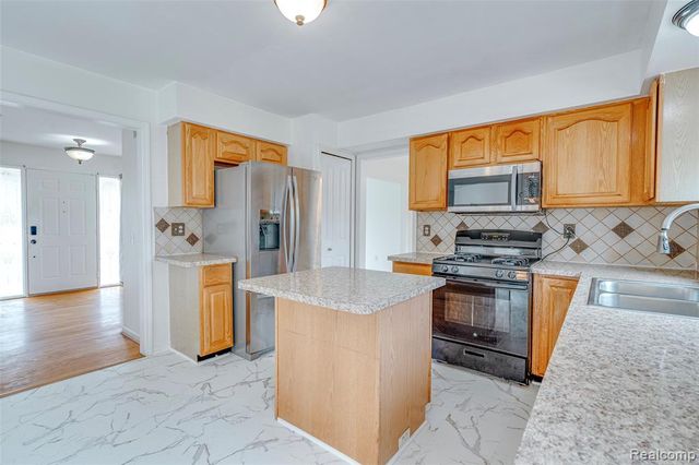 6815 Norwood Drive, Canton, MI 48187