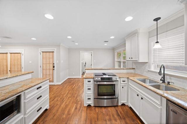 1810 Droxford Drive, Houston, TX 77008