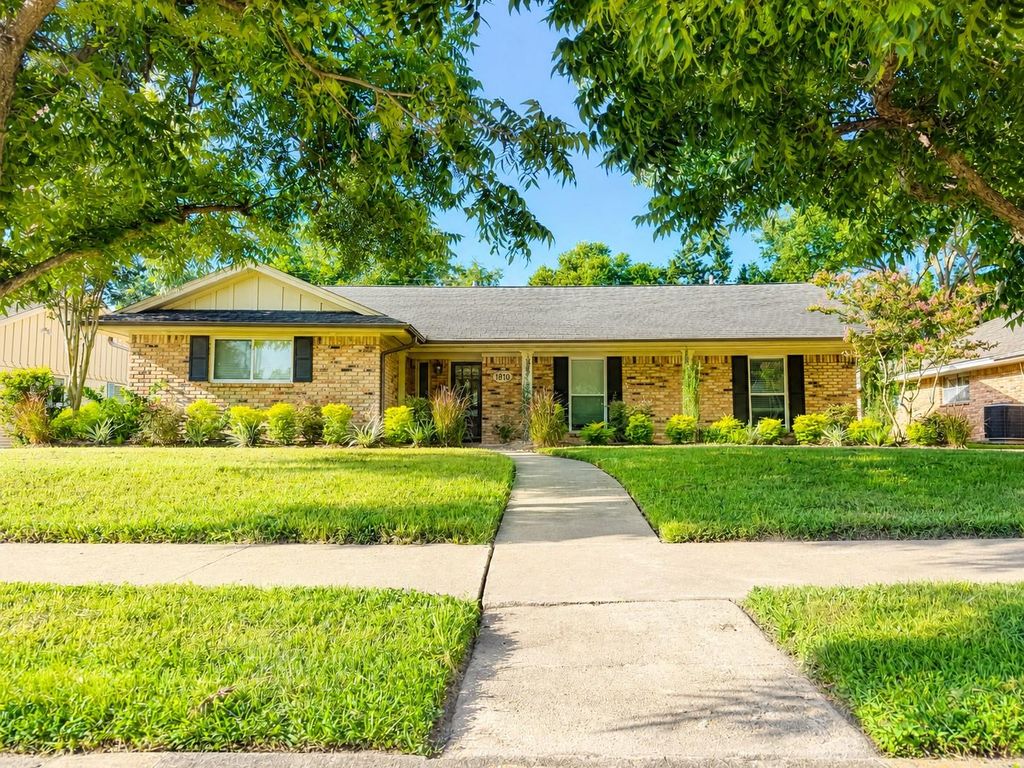 1810 Droxford Drive, Houston, TX 77008