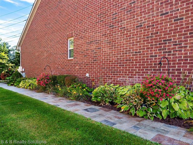 19377 Linwood Drive, Clinton Charter Township, MI 48038