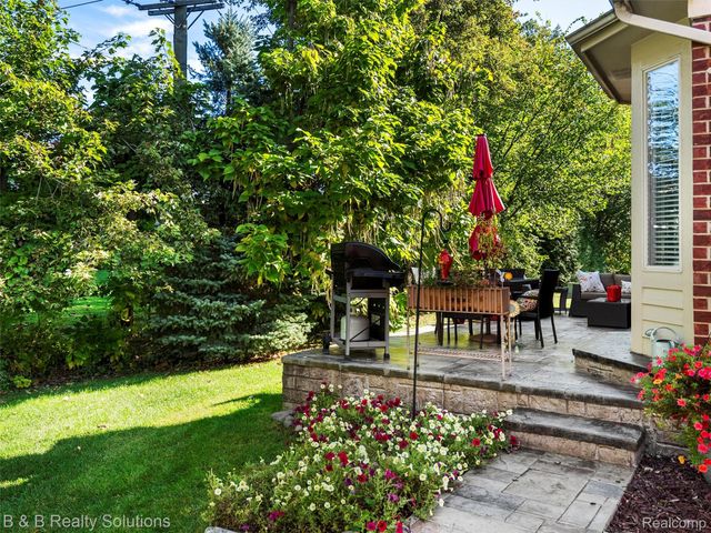 19377 Linwood Drive, Clinton Charter Township, MI 48038