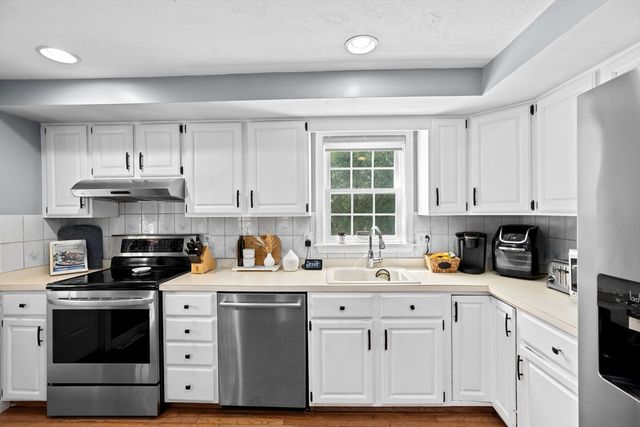 72 Kirk Cir, Plymouth, MA 02360