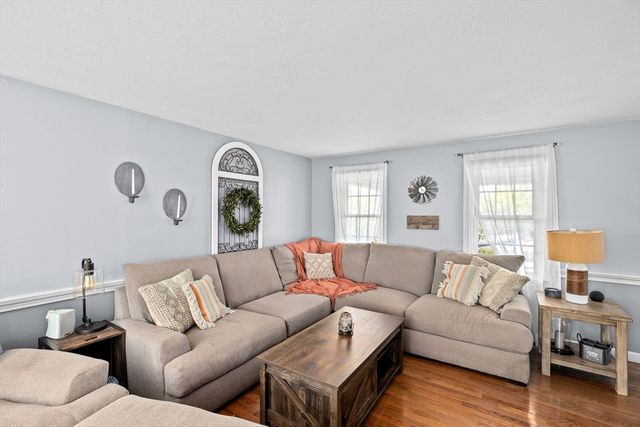 72 Kirk Cir, Plymouth, MA 02360