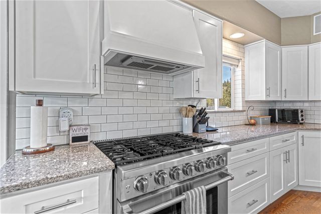 6625 N Long Lake Dr, Nine Mile Falls, WA 99026