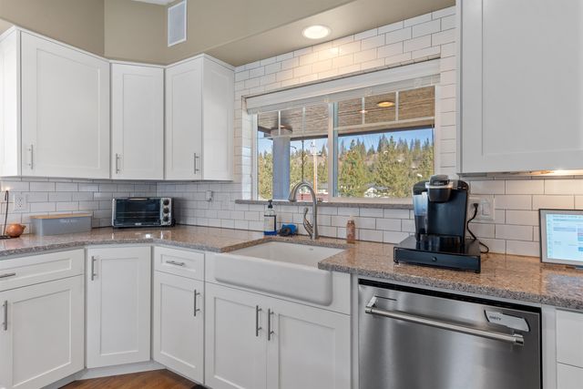 6625 N Long Lake Dr, Nine Mile Falls, WA 99026