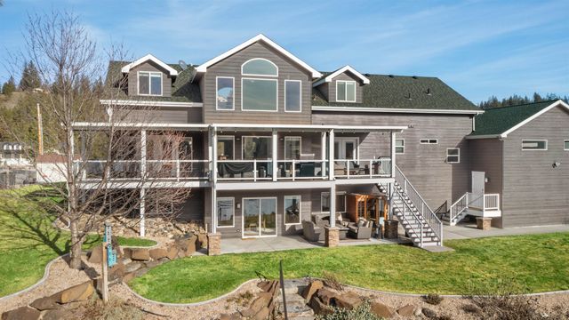 6625 N Long Lake Dr, Nine Mile Falls, WA 99026