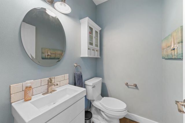 6625 N Long Lake Dr, Nine Mile Falls, WA 99026