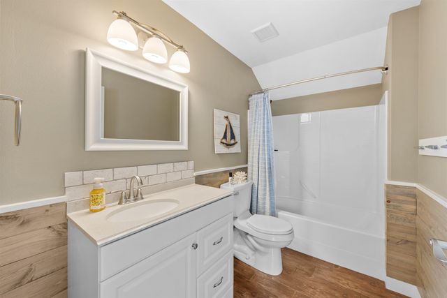 6625 N Long Lake Dr, Nine Mile Falls, WA 99026