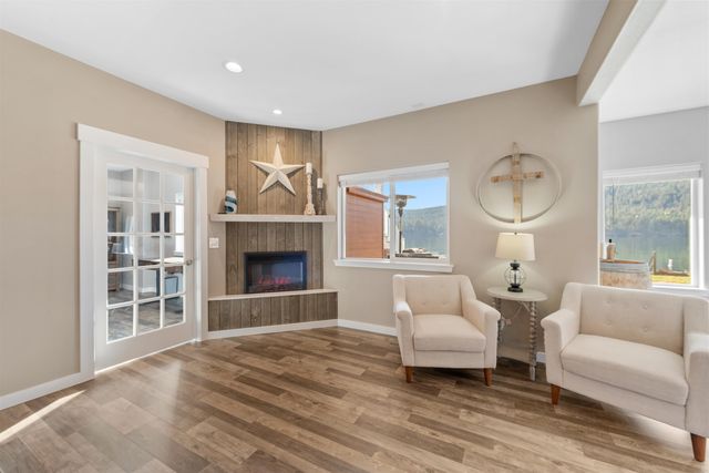 6625 N Long Lake Dr, Nine Mile Falls, WA 99026
