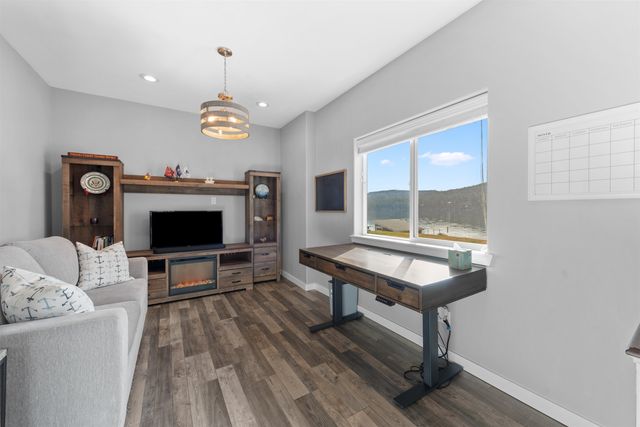 6625 N Long Lake Dr, Nine Mile Falls, WA 99026