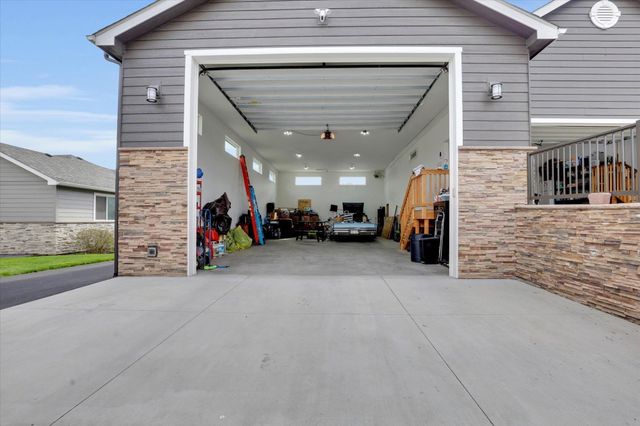 6625 N Long Lake Dr, Nine Mile Falls, WA 99026