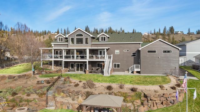 6625 N Long Lake Dr, Nine Mile Falls, WA 99026
