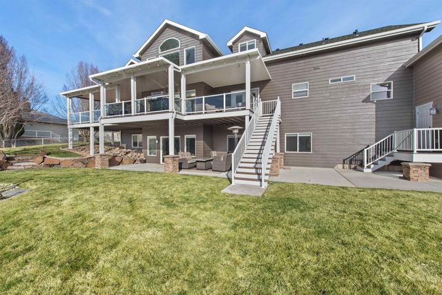 6625 N Long Lake Dr, Nine Mile Falls, WA 99026