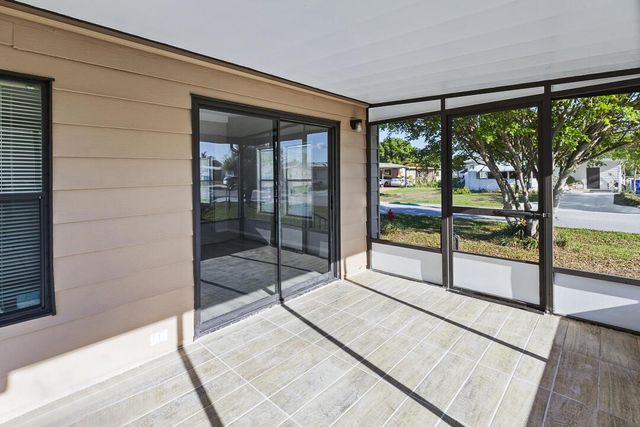 2828 SW Toronado Trail, Stuart, FL 34997