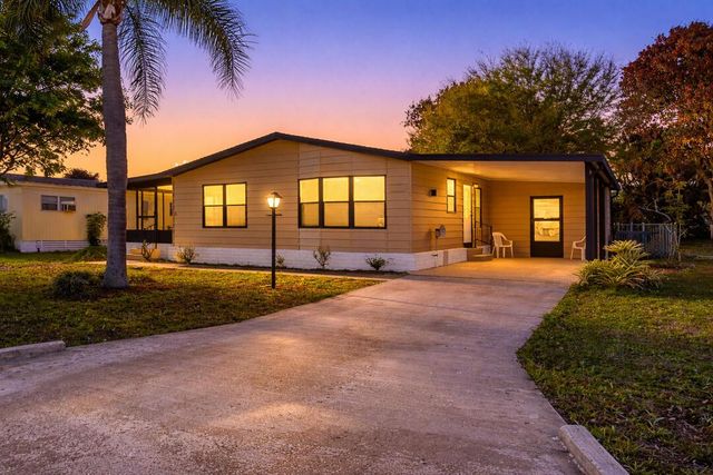2828 SW Toronado Trail, Stuart, FL 34997